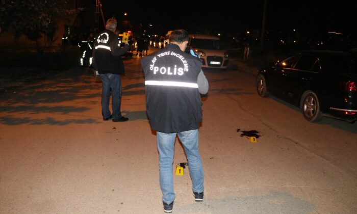 Sevgilisinin Evinin Önünde Kafasına Sıktı