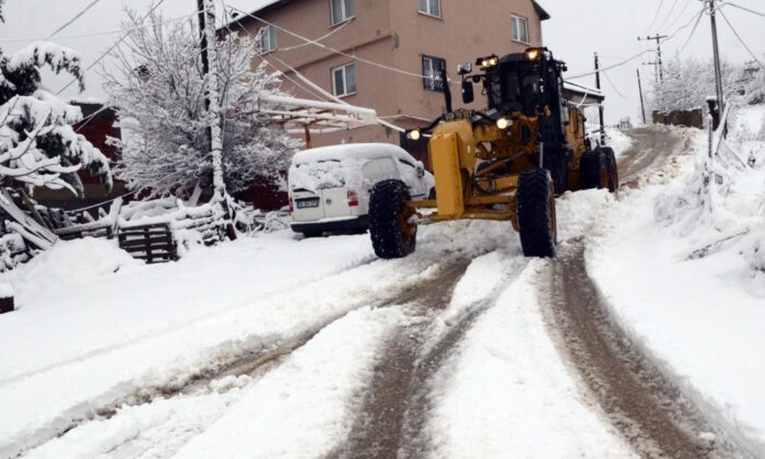Kapanan Köy Yolları Ulaşıma Açıldı