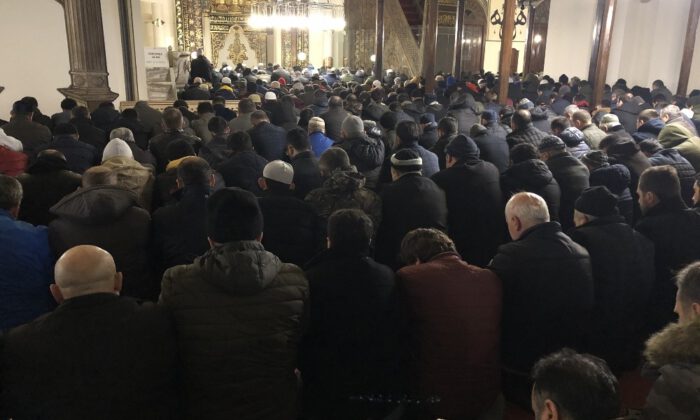 Yeni Yılın İlk Sabah Namazında Ulu Cami Doldu Taştı