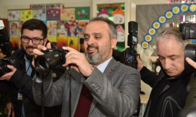 Başkan Karne Dağıttı, Fotoğraf Çekti