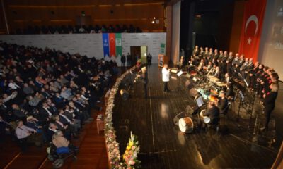 Muhtarların Konserinde Bozbey’den Türkü