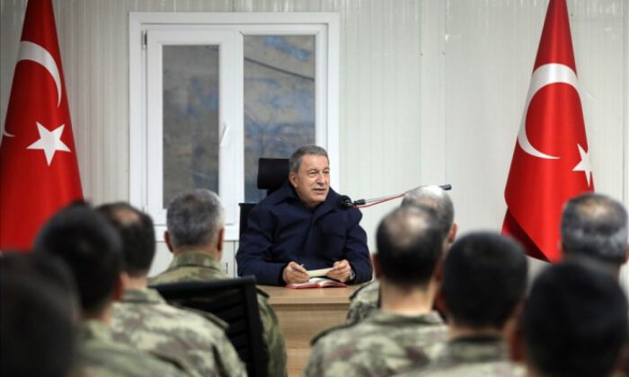 Hulusi Akar Sınırda