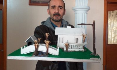 İnsanların Hayal Edip Alamadığı Evlerin Maketini Yapıyor