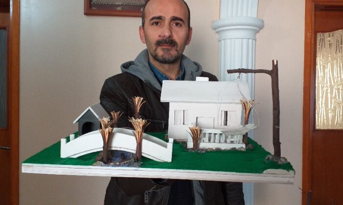 İnsanların Hayal Edip Alamadığı Evlerin Maketini Yapıyor