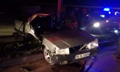 Aydınlatma Direğine Çarpan Araç İkiye Bölündü: 1 Ölü
