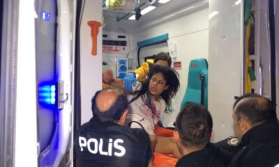 Karnına Sapladığı Bıçakla Hastaneye Götürüldü