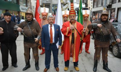 Mehter Takımı Eşliğinde Adaylığını Tanıttı