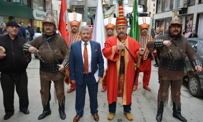Mehter Takımı Eşliğinde Adaylığını Tanıttı