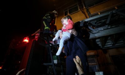 Beş Katlı Binada Çıkan Yangında 15 Kişi Mahsur Kaldı