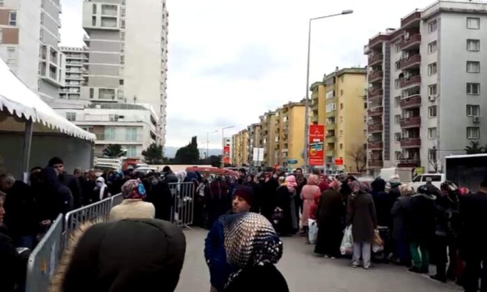 Bursada Ucuz Sebze Satışı Başladı, Ürünler Kapışıldı