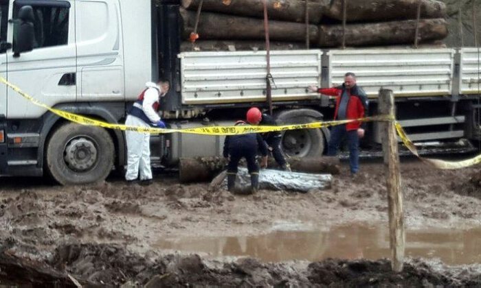 Tırdan Yuvarlanan Tomruk Şoförün Ölümüne Neden Oldu