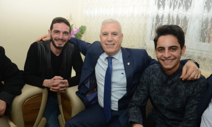 Bozbey’den İnegöl’de Sürpriz Ev Ziyareti