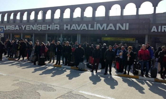 Uçaklar Yenişehir’e Mecburî İniş Yaptı