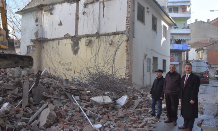 Eski Binalar Yıkılıyor, Gemlik Nefes Alıyor