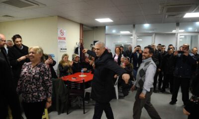 Mustafa Bozbey’i Zeybek Oynayarak Karşıladılar
