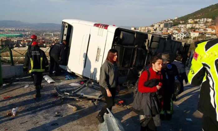 Öğrencileri Taşıyan Otobüs Kaza Yaptı: 48 Yaralı