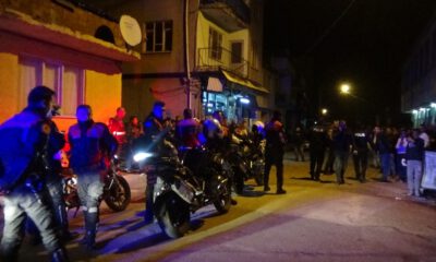 Ahlak Polisini Alkışlarla Karşıladılar