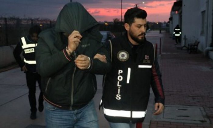 İhraç edilen polislere gözaltı