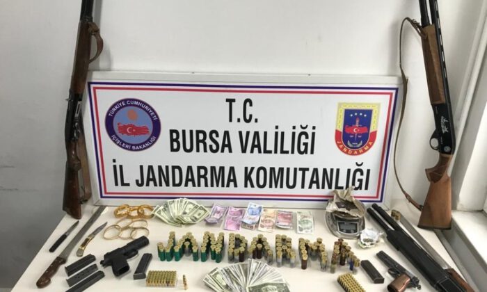 Uyuşturucu Ve Silahla Yakalanan 2 Kişi Tutuklandı