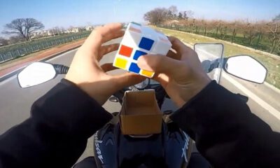 Motosiklet Üzerinde Rubik Küp Çözdü, Oyun Oynadı