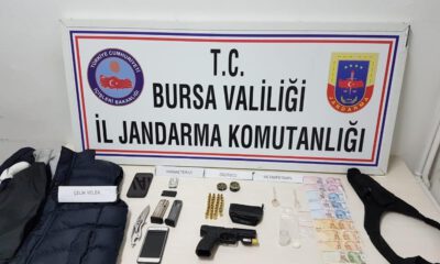 Jandarma 13 Suçtan Aranan Şahsı Kıskıvrak Yakaladı