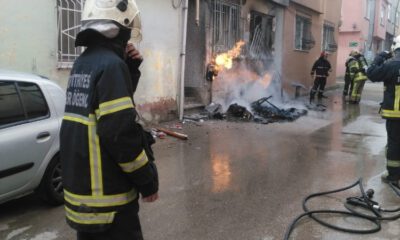 Doğalgaz Kutusu Alev Alev Yandı, Mahalleli Büyük Panik Yaşadı
