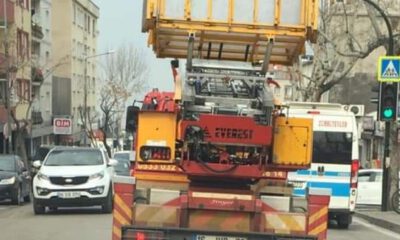 Kamyon Arkası Yazısı Başına Bela Oldu