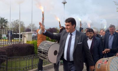 Dündar’a Belediye Personelinden Coşkulu Karşılama