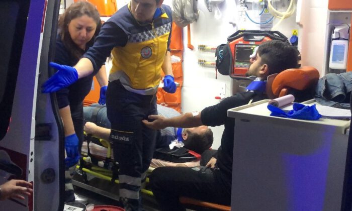 İşçileri Taşıyan Servis Minibüsü Kaza Yaptı: 14 Yaralı