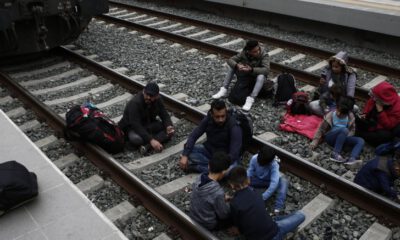 Mülteciler tren istasyonunu işgal etti