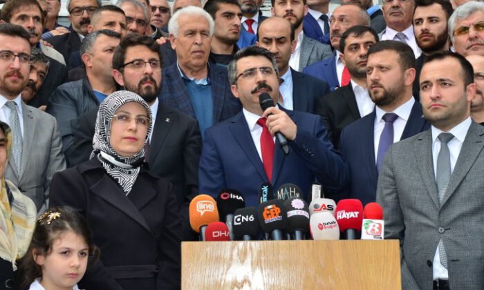 Yılmaz: ‘Milletimizin hizmetkarı olacağız’