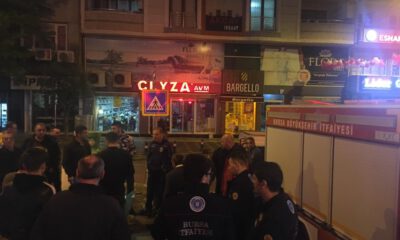 Yeraltı Çöp Konteynırına Düşen Kediye Ekipler Kurtardı