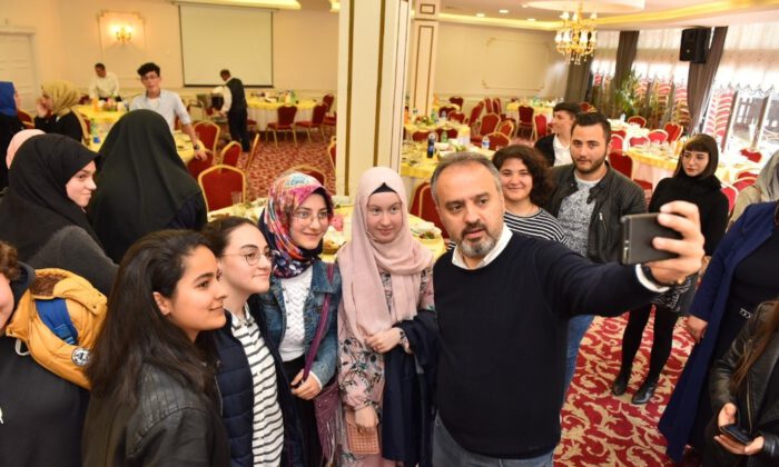 ‘Merhametli Lisesiler Ödüllendirildi