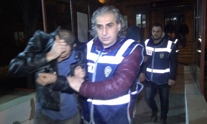 50 Bin Liralık Ziynet Eşyası Çalan Hırsızlar Yakayı Ele Verdi