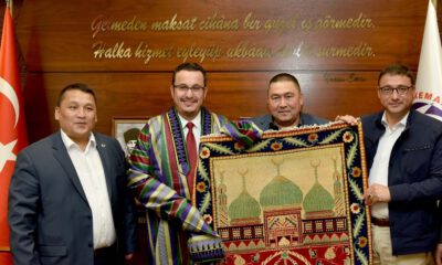 Başkan Kanar’a Anlamlı Hediye