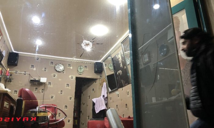 Saç Tıraşı Olurken, Silahlı Saldırıya Uğradılar