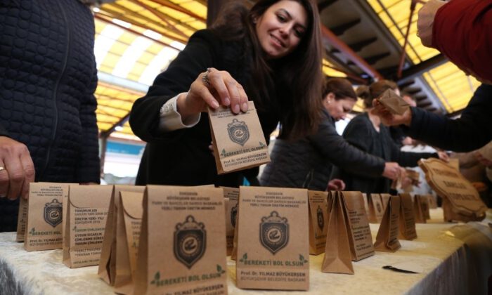Tohumlar Nilüfer’de Takas Edildi