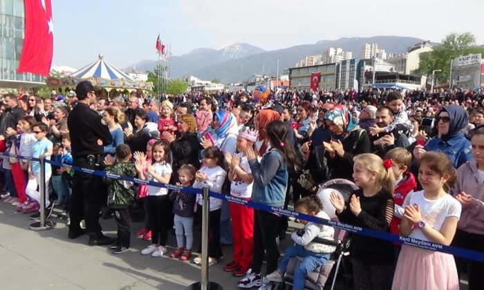 Jandarma Konserine Yüzlerce İnsan Akın Etti