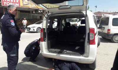 Arabanın Motoruna Giren Kediyi İtfaiye Kurtardı