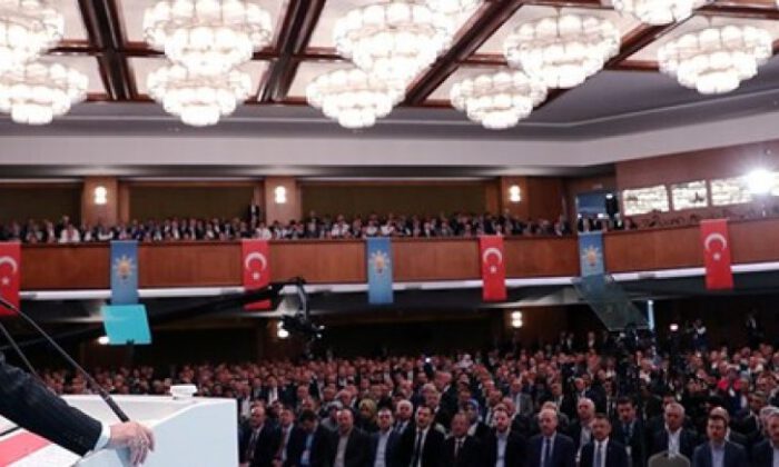 Erdoğan’dan başkanlara uyarı: Yeni borçlanma yapmayın!