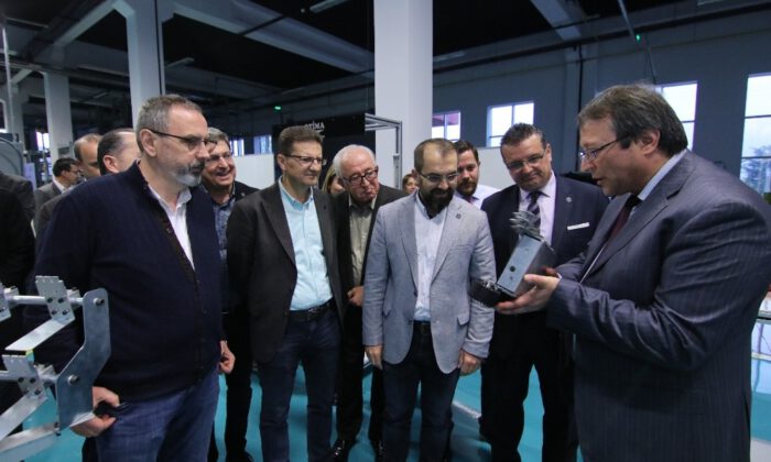 BALKANTÜRKSİAD Yönetimi Bursa Model Fabrikayı Gezdi