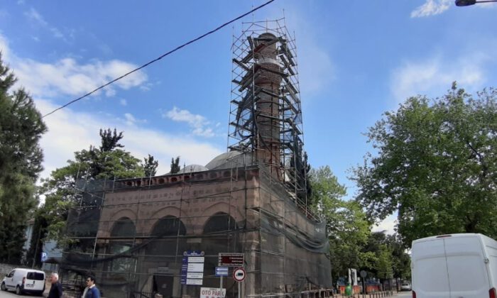597 Yıllık Cami Ödenek Yetersizliğinden Çürüyor