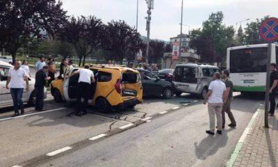 Belediye Otobüsü 6 Aracı Biçti