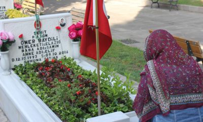 Edirnekapı Şehitliği’nde buruk bayram
