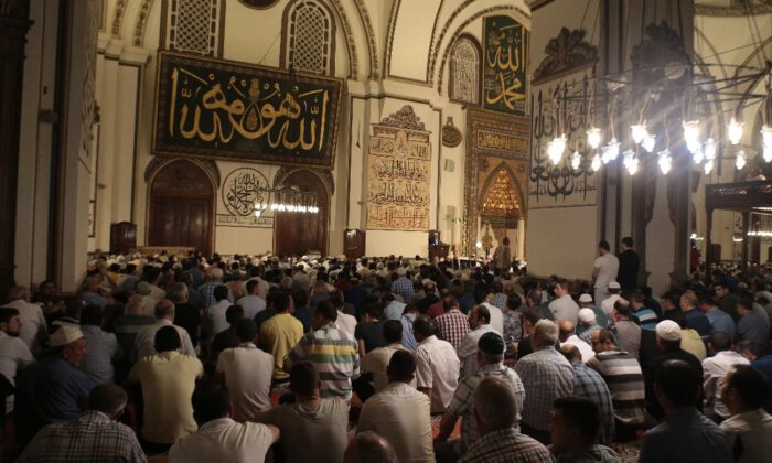 Bursalılar Bayram Namazında Camileri Doldurdu