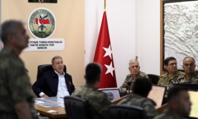 Bakan Akar Bayram’da sınırda
