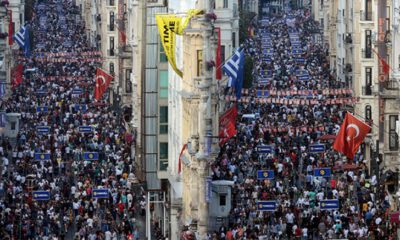 İstiklal Caddesi’nde insan seli !