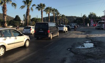 Kuşadası’nda rekor araç kuyruğu