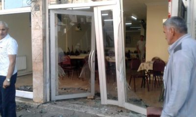 Otomobil Kahveye Daldı: 2 Yaralı