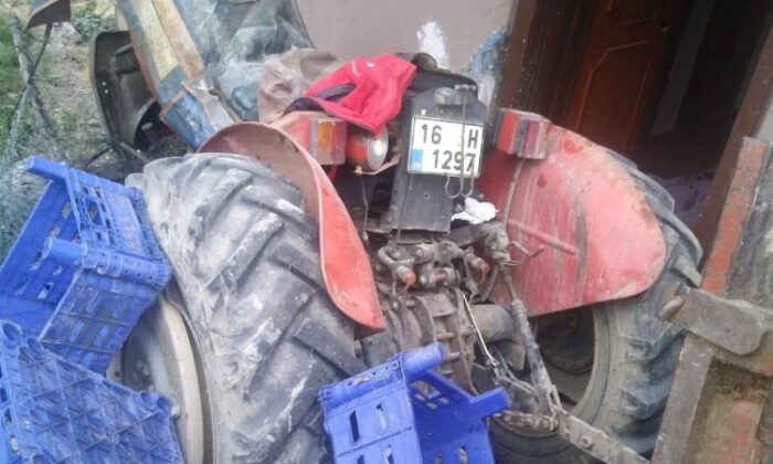 Freni Boşalan Traktör 2 Yaşındaki Çocuğa Çarptı